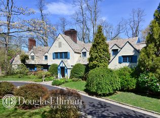 21 Barkers Point Rd, Port Washington, NY 11050