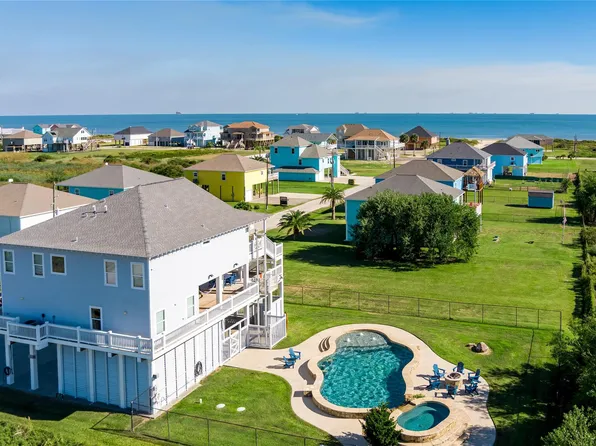 909 Helen Blvd, Crystal Beach, TX 77650