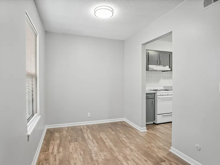 Hillside Apartments — Photo 23