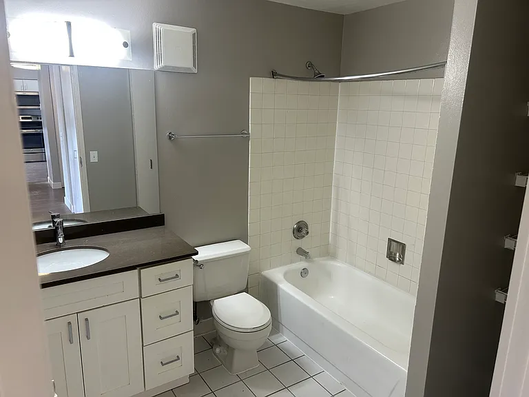 2555-60 N Clark St #4-1504 — Photo 11