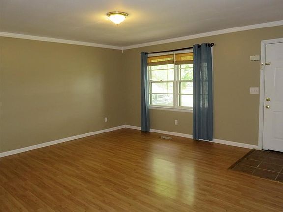3rd image of 131 Noel Dr