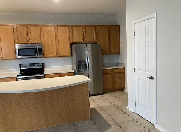 2627 Lyndscape St — Photo 8