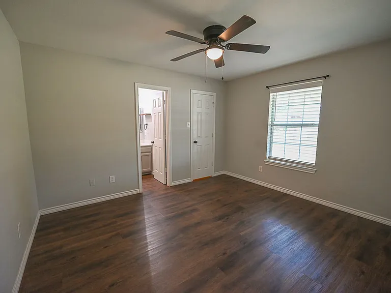 1705 N Cates St — Photo 8