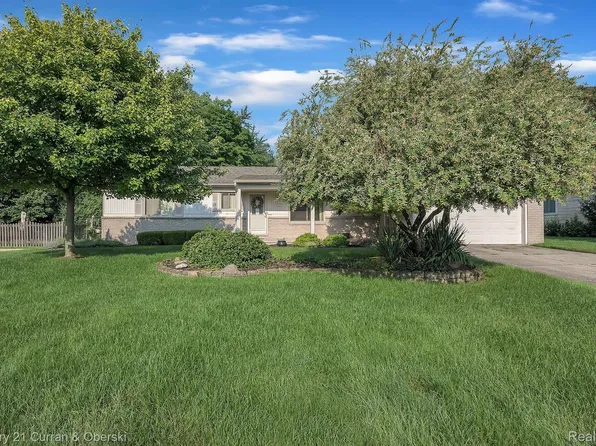 24527 El Marco Dr, Farmington Hills, MI 48336