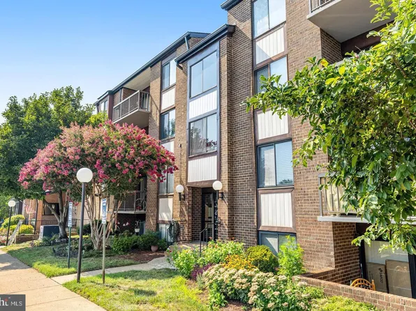 9720 Kingsbridge Dr APT 201, Fairfax, VA 22031