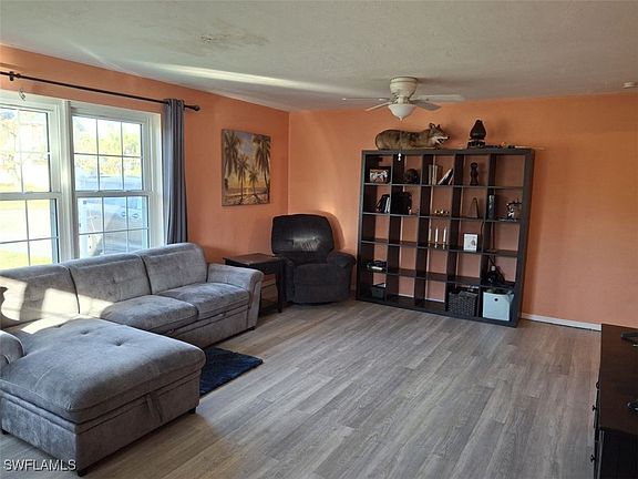 3rd image of 1907 Longfellow Dr