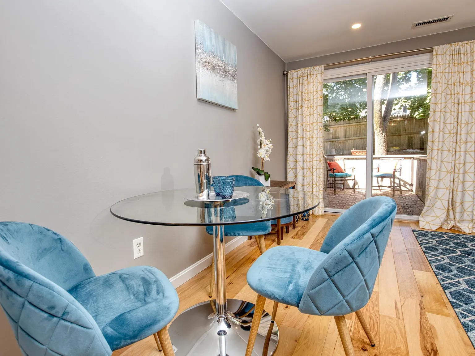 2 bed, 1.5 bath, 920 sqft, $2,500 — Photo 4