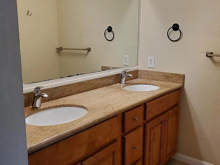 708 Court Ln — Photo 23