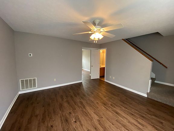 2nd image of 1961 Stonehenge Ave APT D