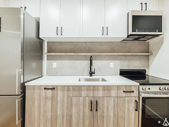4th image of 471 Tompkins Ave #3G