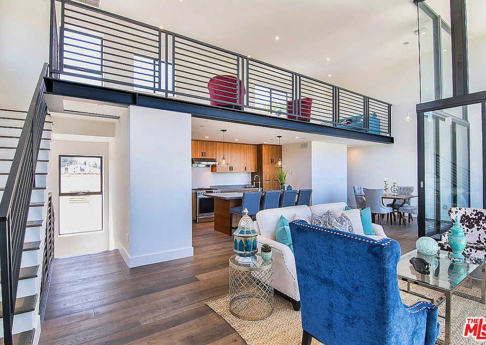 1st image of 421 N Van Ness Ave #1