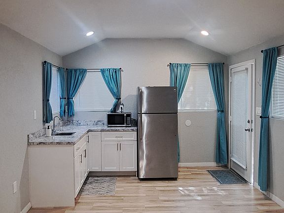 4th image of 3505 N 72nd St #1
