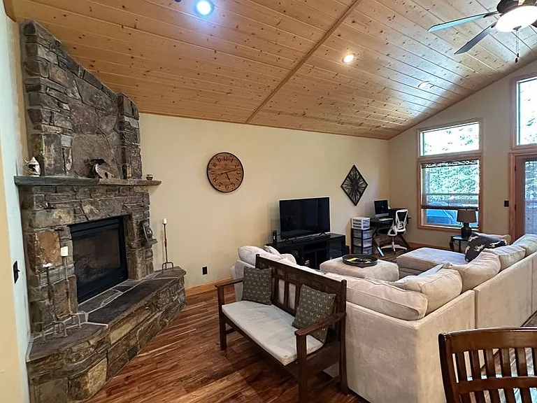 11913 Snowpeak Way — Photo 4