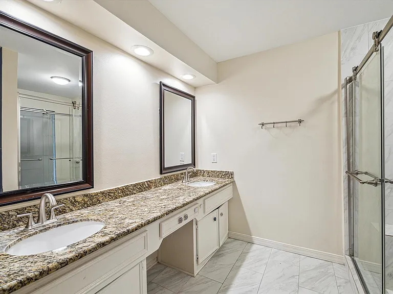 910 Coachlight Dr — Photo 14