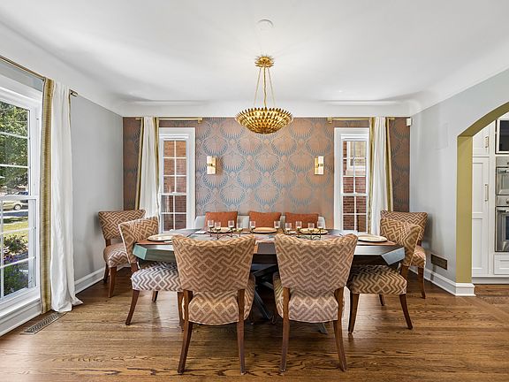 5th image of 1049 N Elmwood Ave