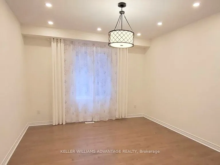 84 Little Britain Cres — Photo 3