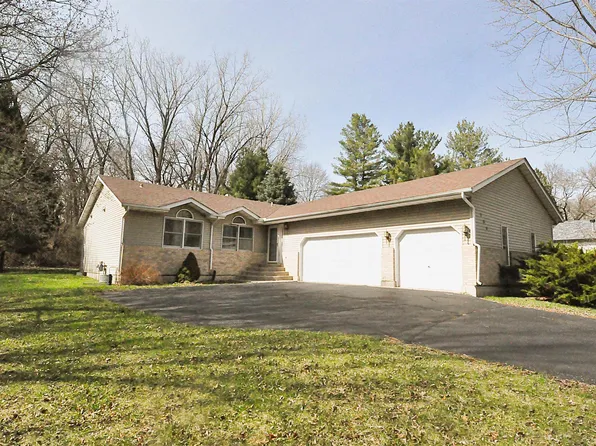 164 Columbia St NW, Poplar Grove, IL 61065