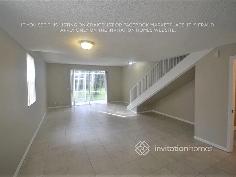 1136 Sorrento Dr — Photo 2