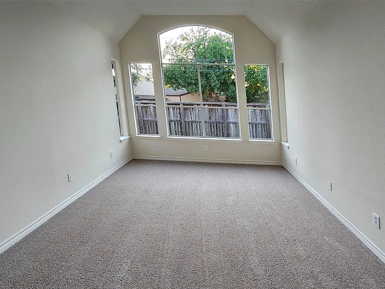 2202 Cherry Hill Ct — Photo 12