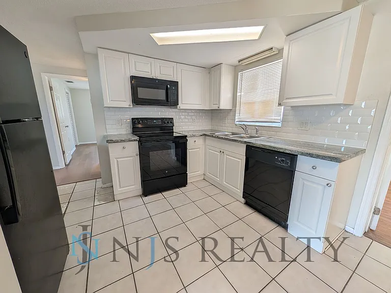 7024 Rockwood Dr — Photo 5