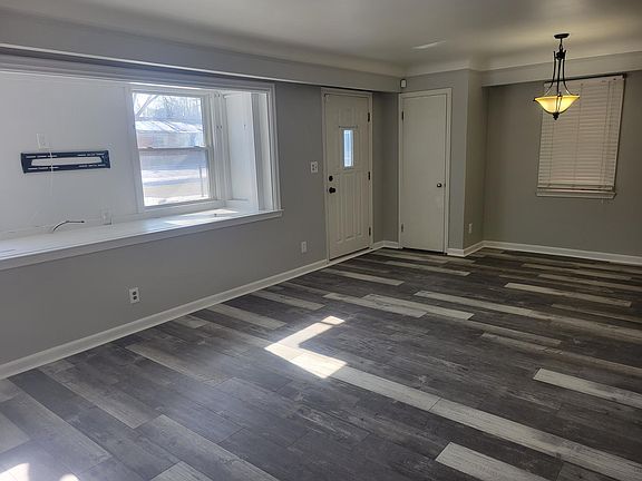 5th image of 30910 Pierce St