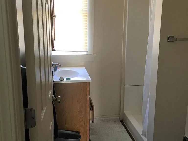 5525 15th Ave NE #D — Photo 11