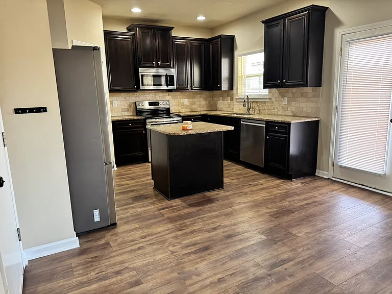 27 Fort McClary Ct — Photo 2