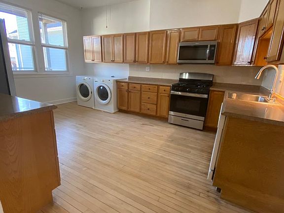 3rd image of 3139 N Oakley Ave