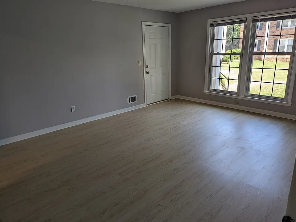215 S Saluda Ave