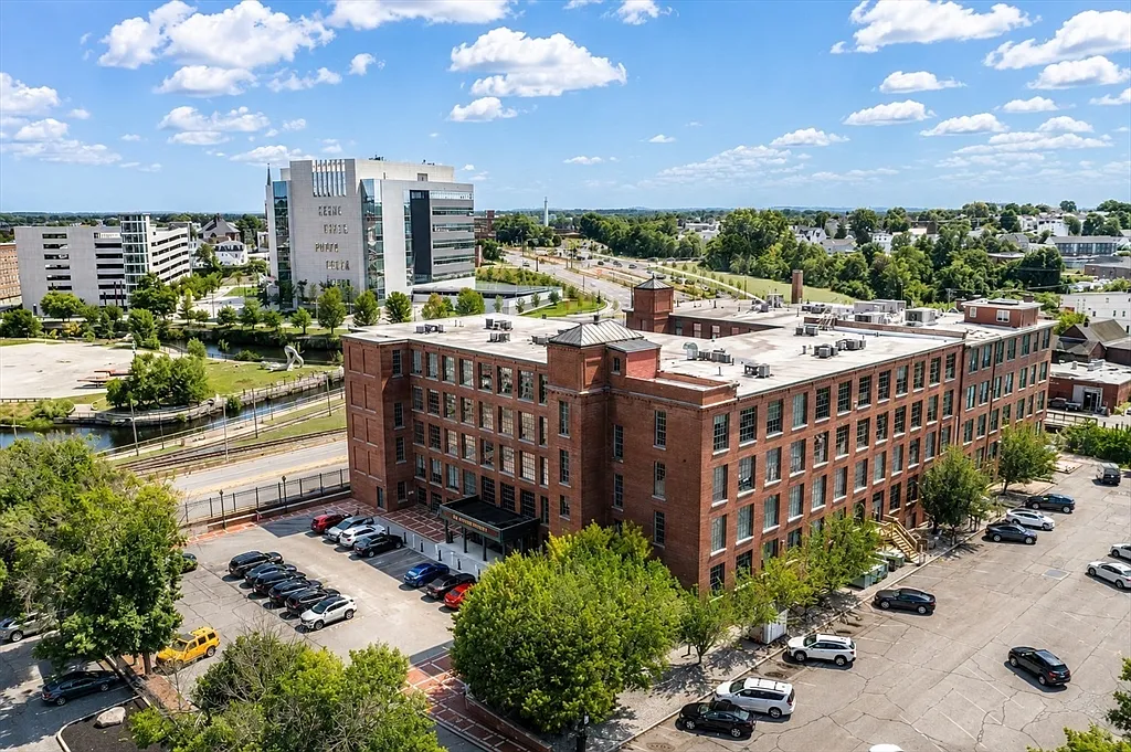 2 bed, 1.0 bath, 2000 sqft, $3,000 — Photo 2