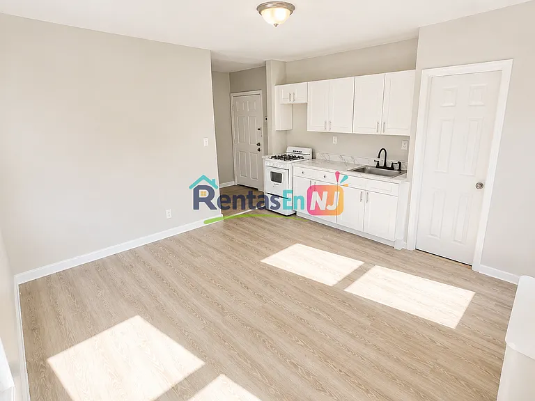 198 Parker St #2B — Photo 2