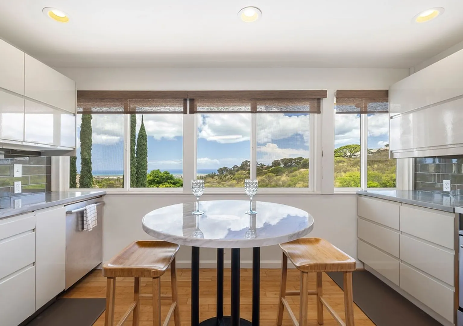 Lux Makakilo Hale: 5BR Retreat w/ AC, Private Pool & Ocean Views — Photo 3