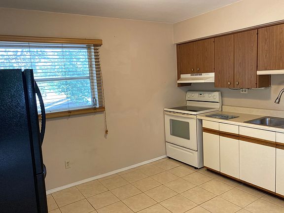 3rd image of 2612 SW 50th St #Up