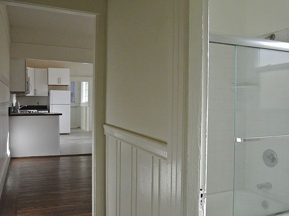 3rd image of 179 Caselli Ave APT 6