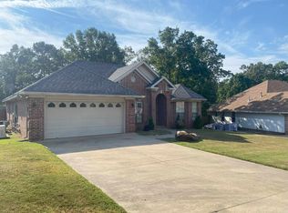 8 W Point Dr, Maumelle, AR 72113