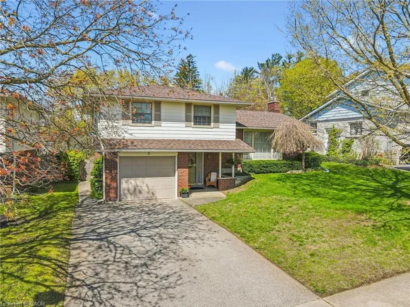 8 Crestwood Dr, Cambridge, ON N1S 3N9