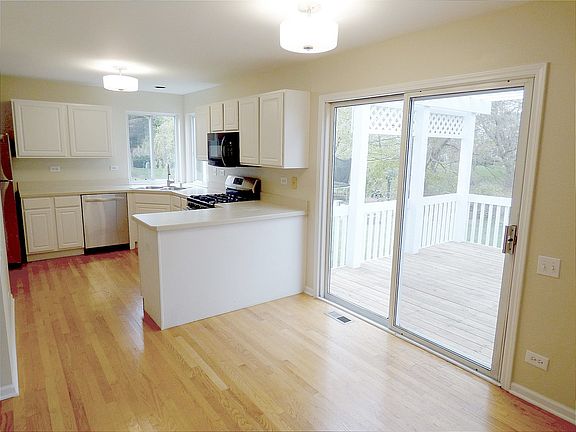 4th image of 2241 Litchfield Ln