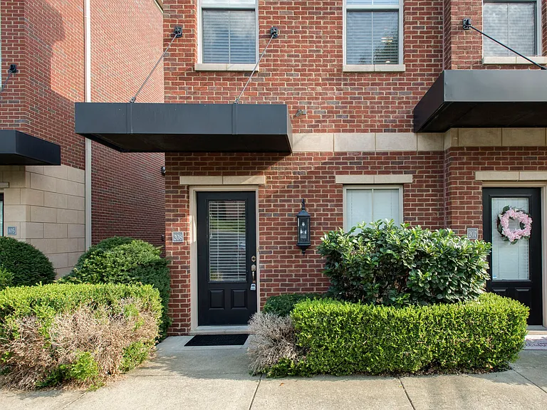 3120 Long Blvd #B — Photo 4