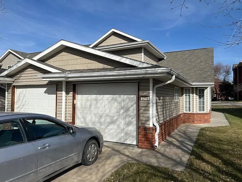 Building Photo - 2215 Surfside Dr