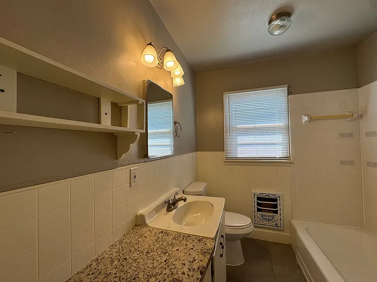 2918 NW 73rd St — Photo 14