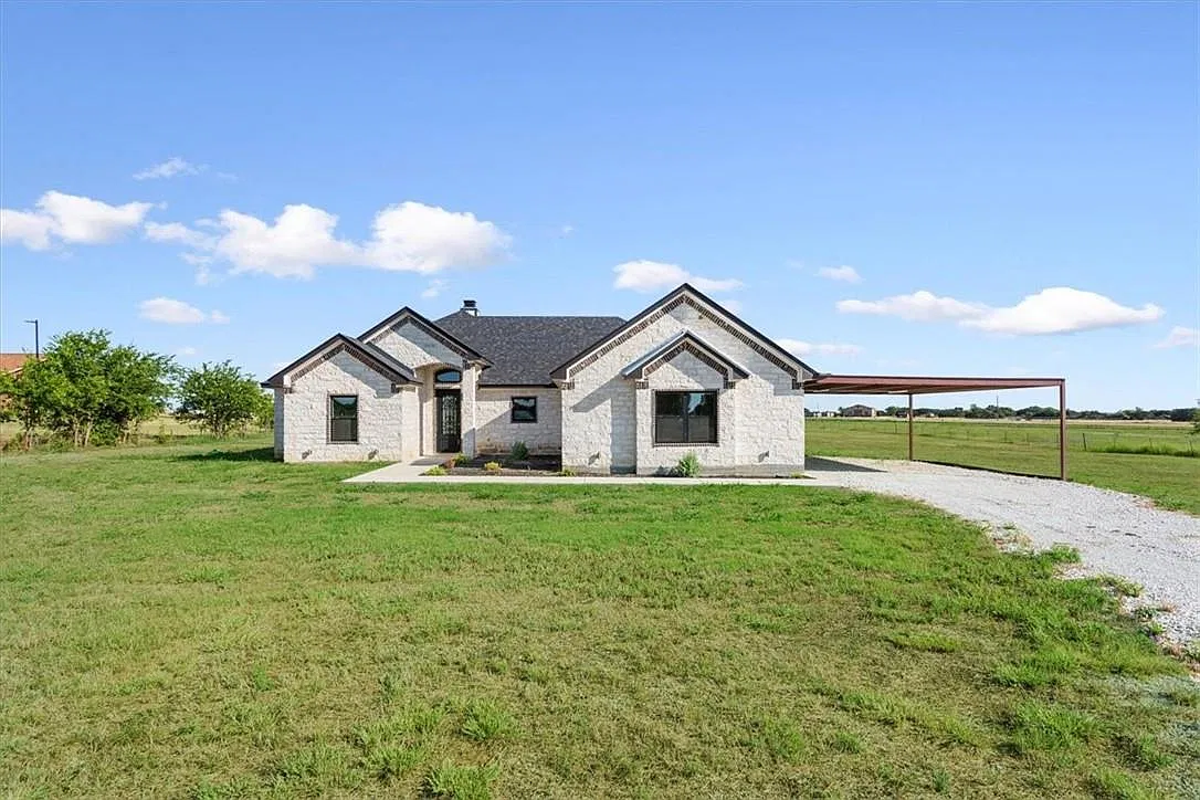4 bed, 2562 sqft, $2,800 — Photo 1