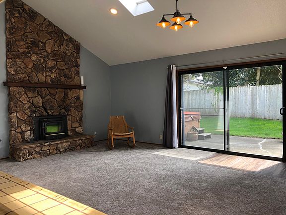 5th image of 520 Herrick Ave