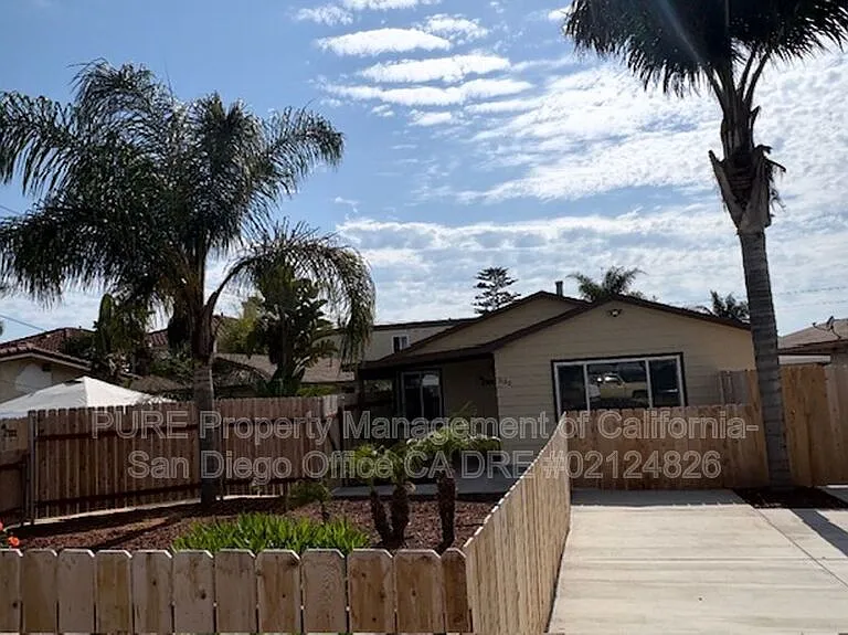 1120 Florence St — Photo 2