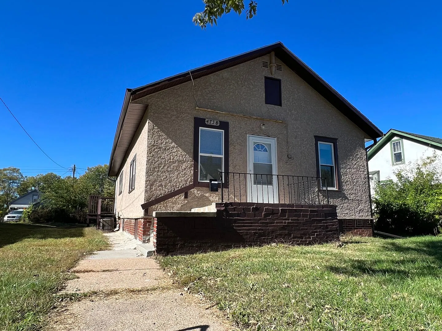 Charming 2 Bed 1 Bath — Photo 2