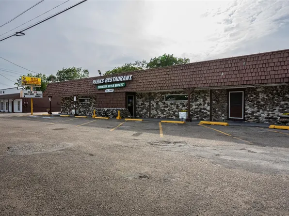 2414 S Gordon St, Alvin, TX 77511