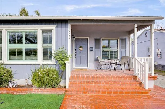6542 Balcom Ave — Photo 4