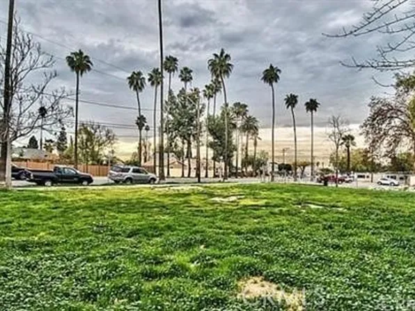 2125 7th St #14, Riverside, CA 92507