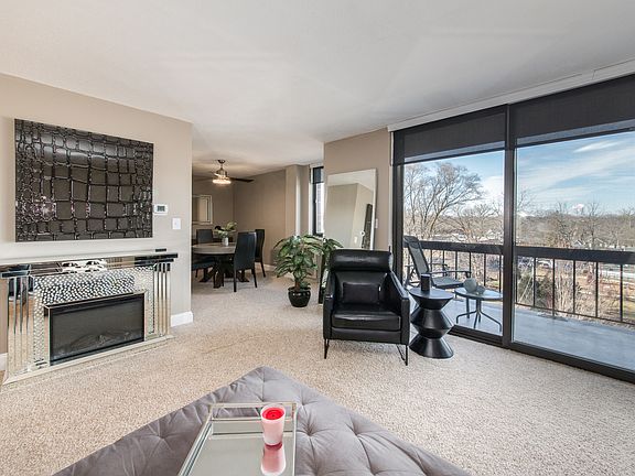 3rd image of 1110 Grove St APT 5F