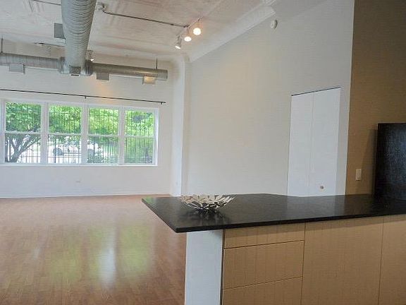4th image of 3157 W Augusta Blvd #Storefront