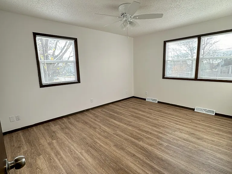 2519 W 4th St — Photo 7